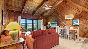 House, Multiple Beds (Sea Dunes Green Turtle A3) | Living area