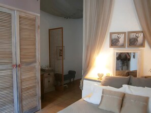 7 chambres, fer et planche à repasser, Wi-Fi, draps fournis