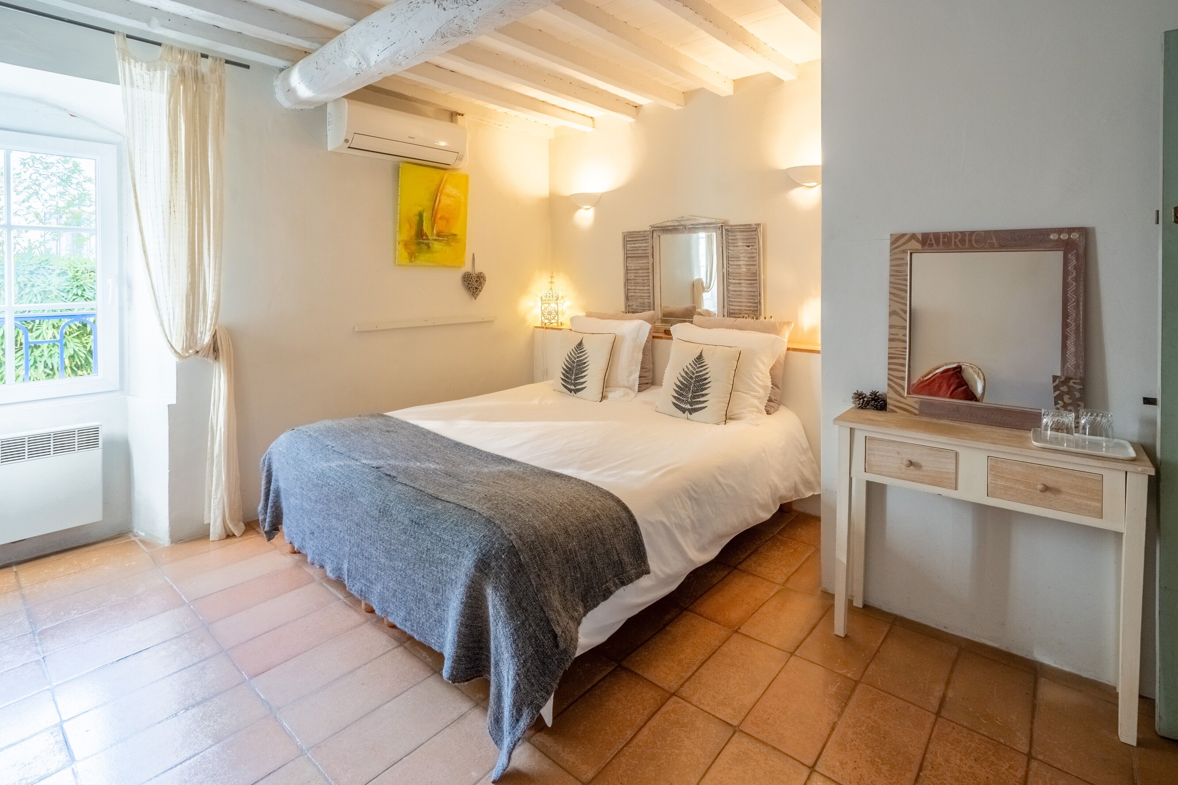 7 quartos, ferros/tábuas de passar roupa, Wi-Fi, roupa de cama