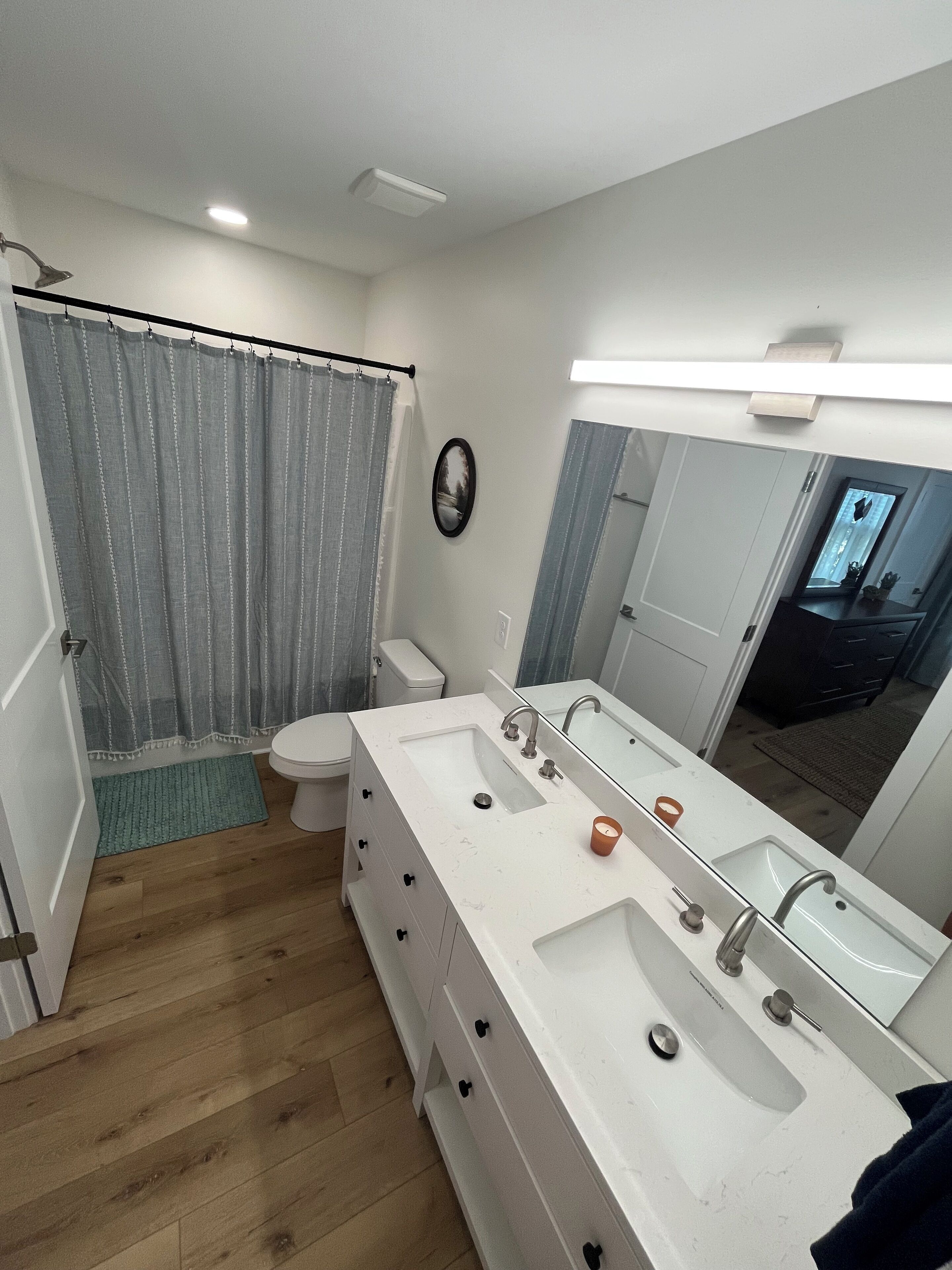 Serviettes fournies, savon, papier toilette