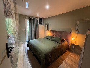 2 habitaciones, tabla de planchar con plancha y acceso a internet