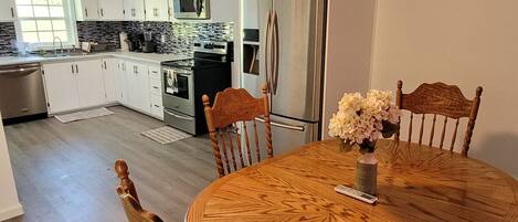 Mikroaaltouuni, uuni, liesi, astianpesukone