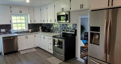 House of Friendship, Connect in a Relaxing Getaway near Red River Gorge