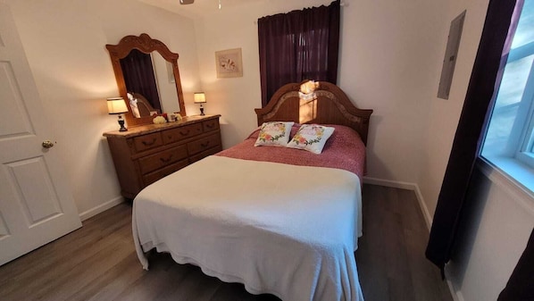 3 bedrooms, bed sheets