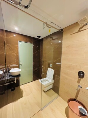 Deluxe Double Room | Bathroom
