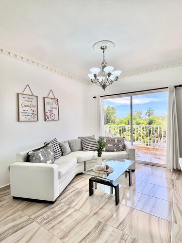 Charming & Comfortable 3-Bedroom Apt. Home Away from Home for Relaxing Stays!