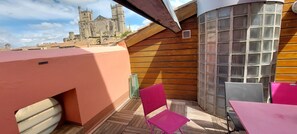 Outdoor dining - LE LOFT DE LA ROBINE Apartment 110 m2 terrace Cathedral view city center (Narbonne)