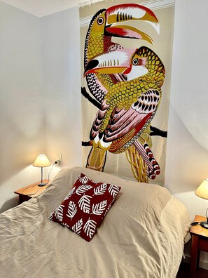 3 habitaciones, tabla de planchar con plancha, wifi y ropa de cama
