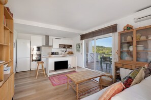 Interior - Apartment 'Golf' with Mountain View, Wi-Fi and Air Conditioning (Son Parc)