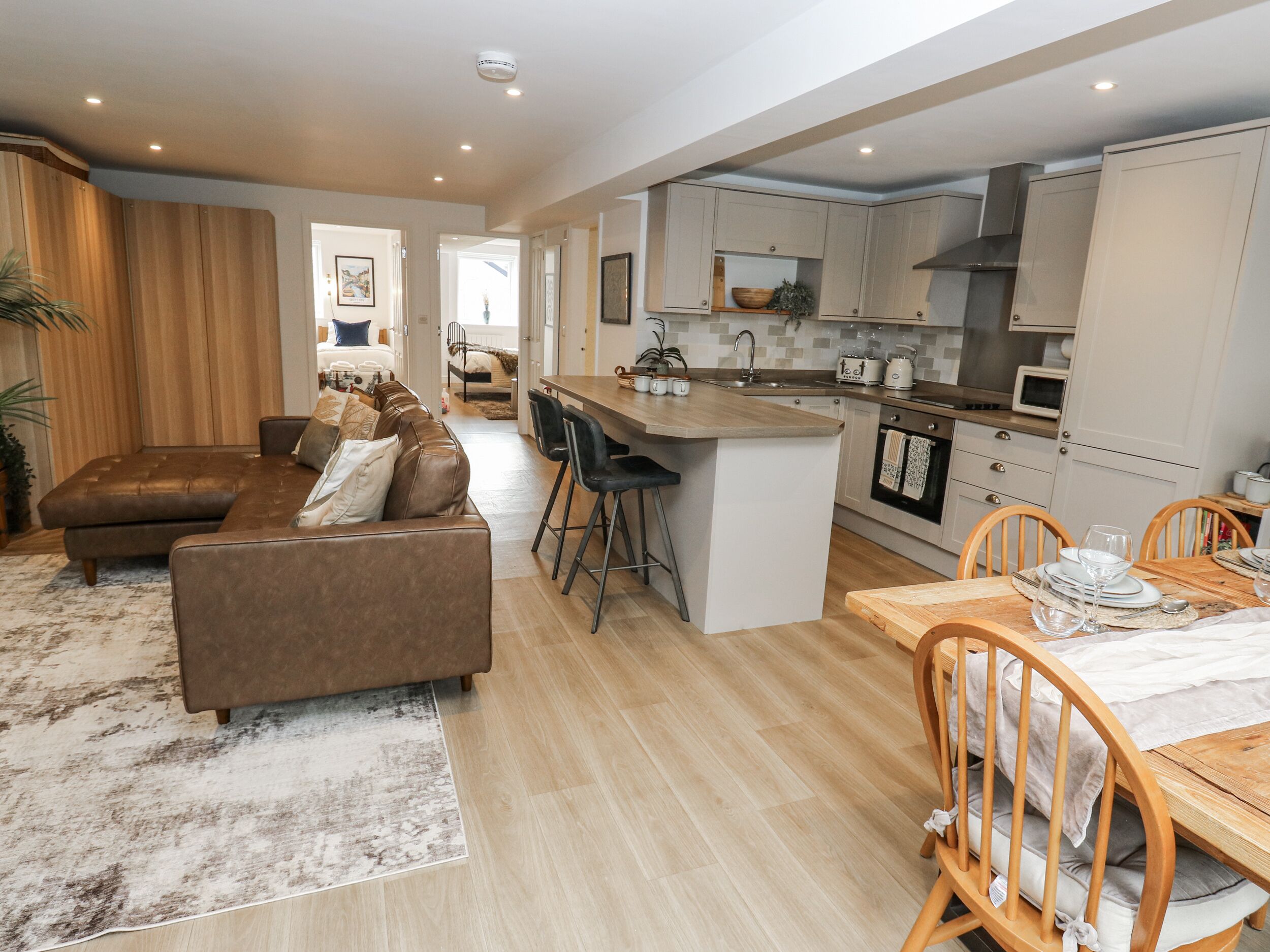 المنشأة من الداخل