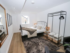 2 bedrooms, individually decorated, individually furnished, free WiFi