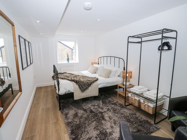 2 habitaciones, decoración personalizada y muebles diferentes