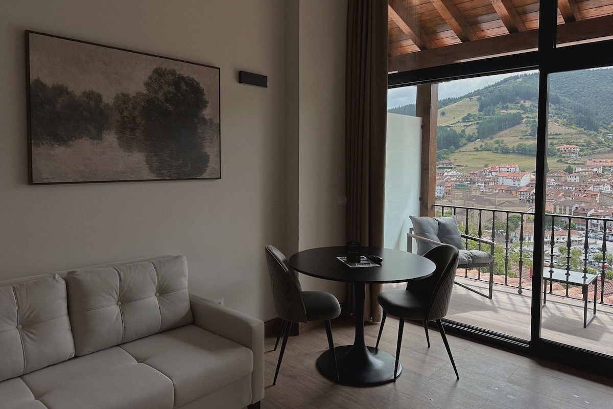 Superior Suite, Balcony, Valley View | Living area