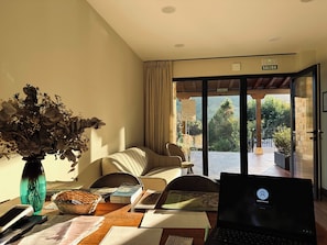 Quầy tiếp tân
