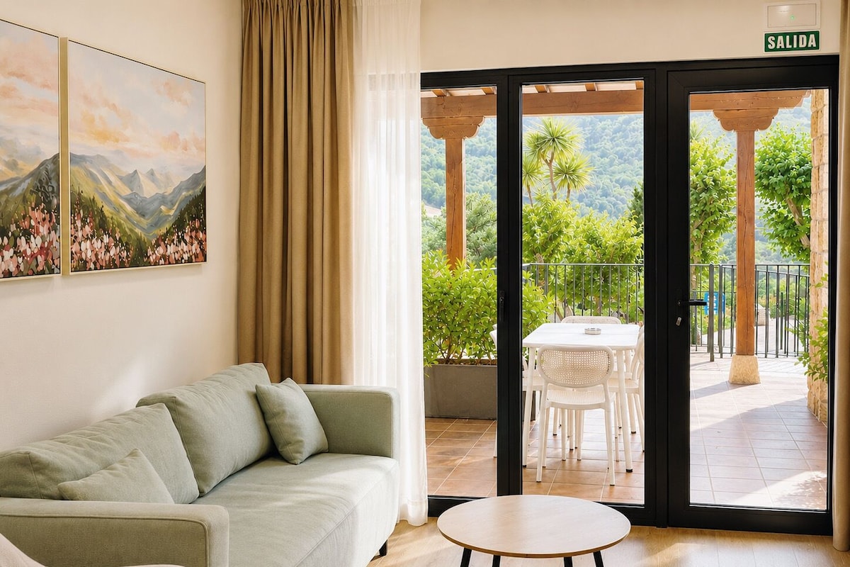 Family Apartment, Pool View | Living area