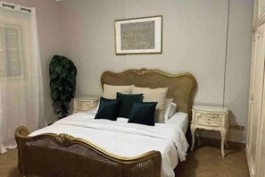 2 chambres, fer et planche à repasser, Wi-Fi, draps fournis