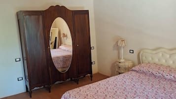 2 bedrooms, bed sheets