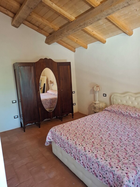 2 bedrooms, bed sheets