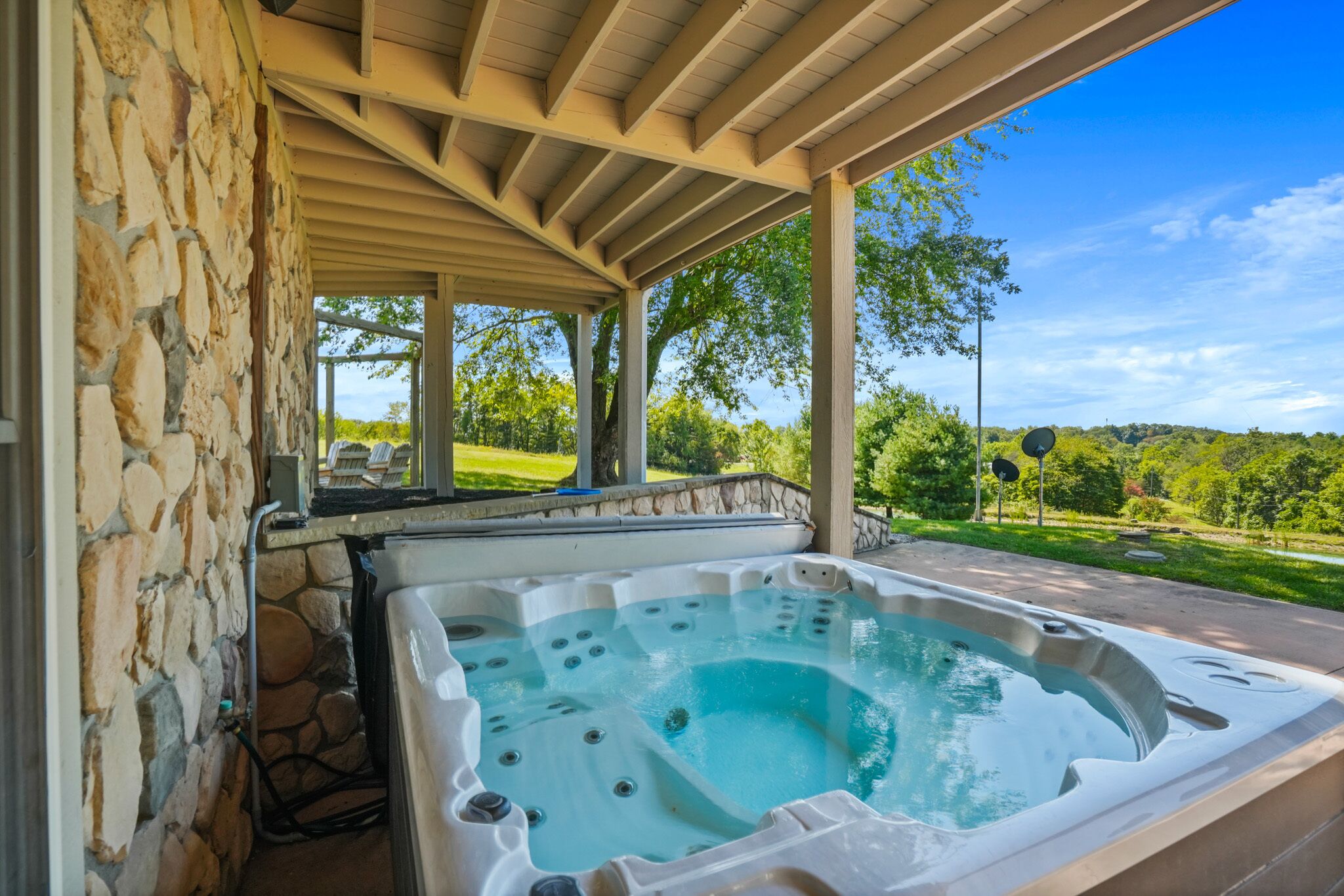 Outdoor spa tub