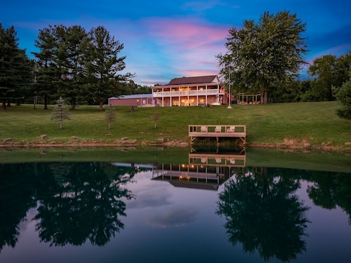Walnut Ridge Retreat | Pickleball | Pond | Pool
