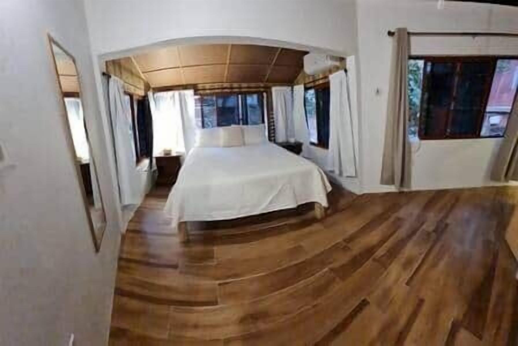 2 slaapkamers, een strijkplank/strijkijzer, wifi, beddengoed