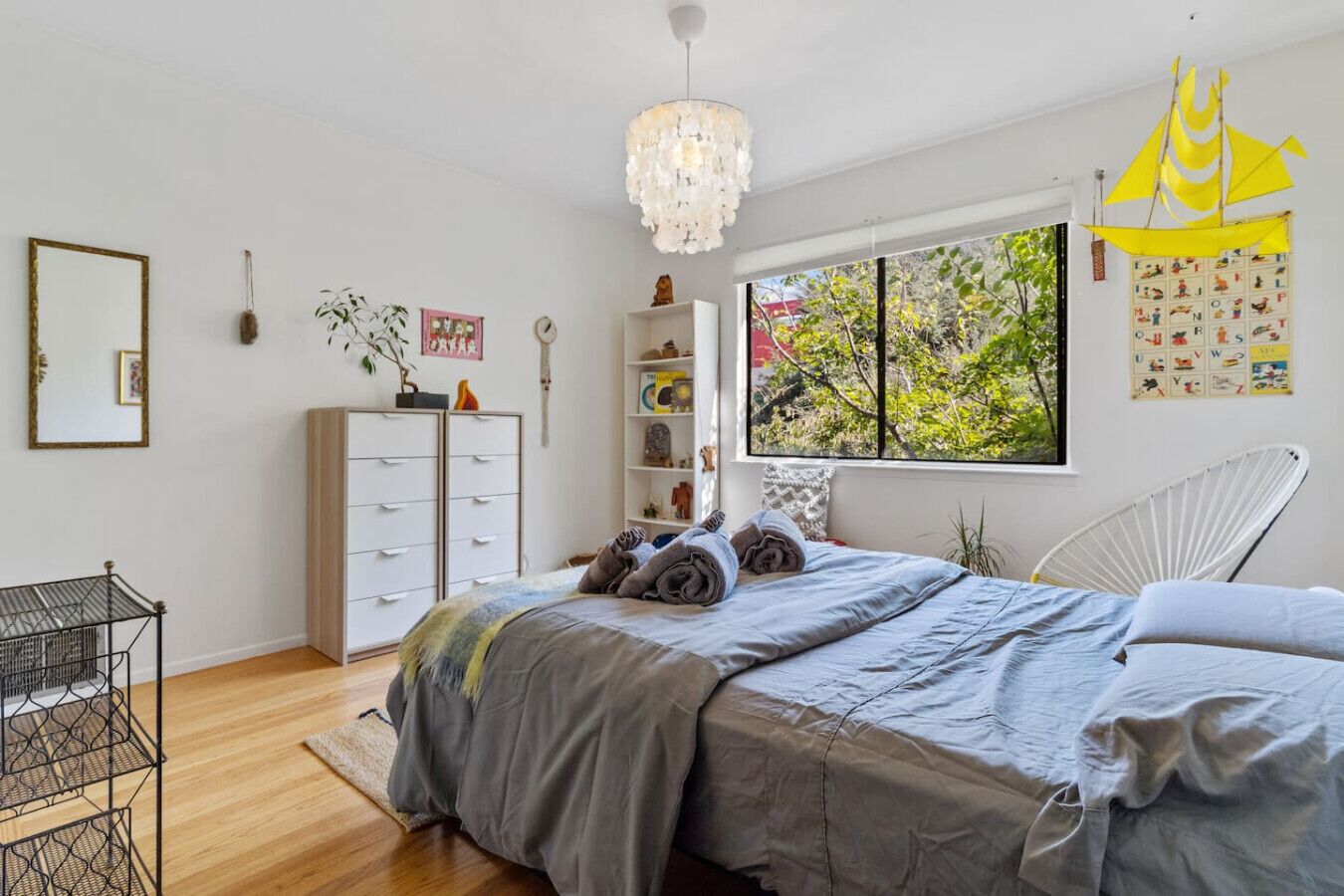 Desk, iron/ironing board, free WiFi, bed sheets