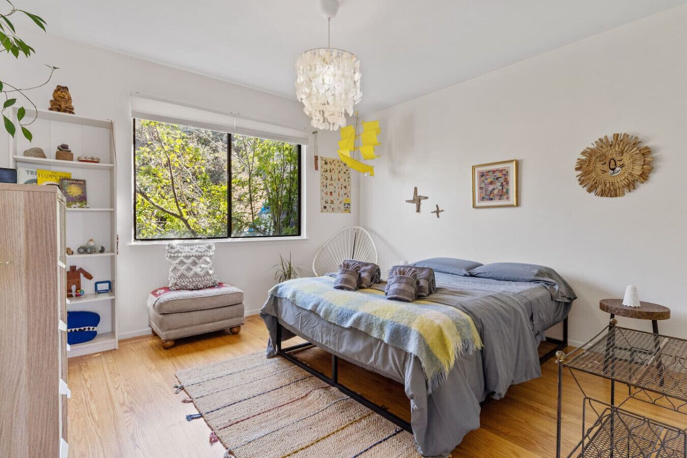 Desk, iron/ironing board, free WiFi, bed sheets