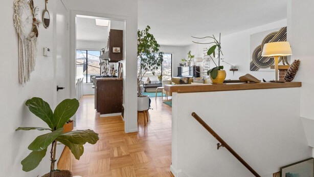 A spacious living area with a wooden floor, a dining area with a table and chairs, and a view of the outdoors. - Two Bedroom Home Near the Freeway for Easy Access (San Francisco)