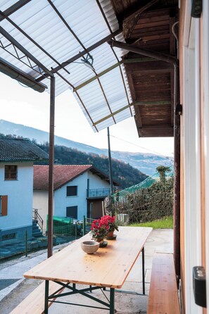 تناول الطعام بالخارج