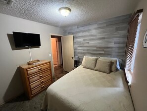 3 chambres, bureau, accès au Wi-Fi (inclus), literie fournie