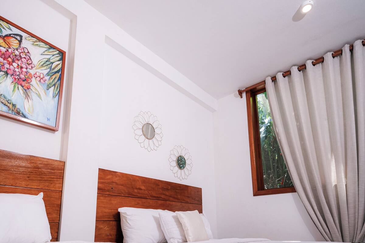Minibar, desk, free WiFi, bed sheets