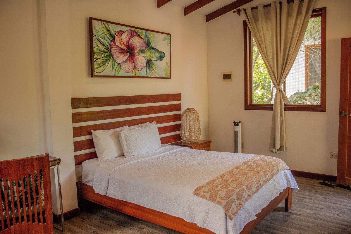 Comfort Double Room, Balcony, Garden View | Minibar, desk, WiFi (free), bed sheets
