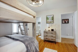 3 bedrooms, WiFi, bed sheets