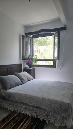 1 habitación, wifi y ropa de cama