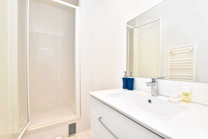 Apartment | Bathroom