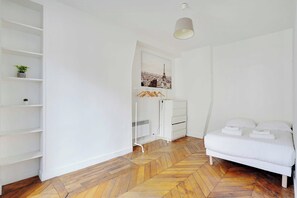 Apartment | 2 bedrooms, laptop workspace, iron/ironing board, bed sheets