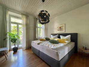 1 camera, Wi-Fi, lenzuola