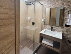 Superior Double Room | Bathroom | Shower, free toiletries, towels, soap
