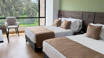 Quarto quádruplo superior | Cofres nos quartos, cortinas blackout, ferros/tábuas de passar roupa