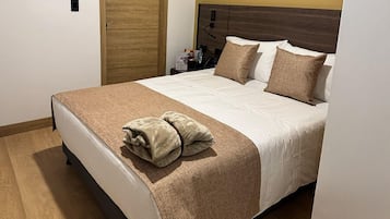 Standard Single Room | In-room safe, blackout curtains, iron/ironing board, free WiFi