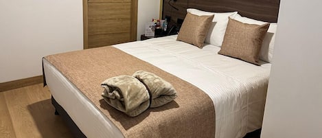 Standard Single Room | In-room safe, blackout drapes, iron/ironing board, free WiFi