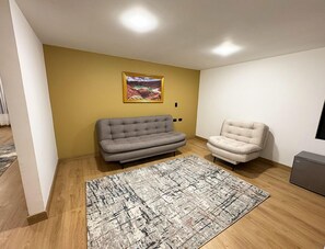 Junior-Suite | Zimmersafe, Verdunkelungsvorhänge, Bügeleisen/Bügelbrett