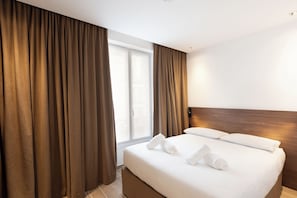 Les Suites Parisiennes | In-room safe, travel crib, free WiFi, bed sheets