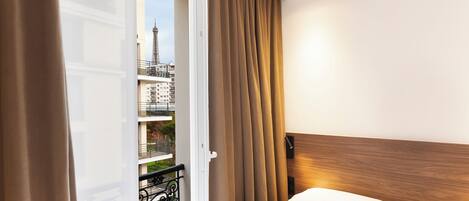 Les Suites Parisiennes | In-room safe, travel crib, free WiFi, bed sheets