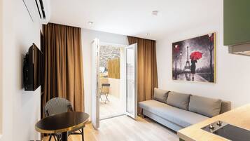 La Suite Terrasse Discrete | In-room safe, travel crib, free WiFi, bed sheets