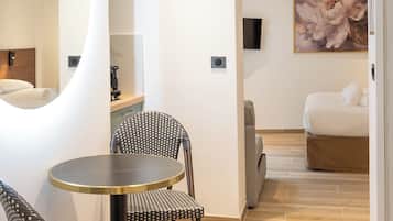 Studio Parvis de la Dame | In-room safe, travel crib, free WiFi, bed sheets