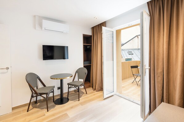 La Suite Terrasse Discrete | In-room safe, travel cot, free WiFi, bed sheets