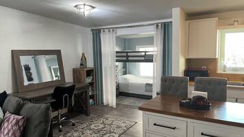 2 bedrooms, desk, iron/ironing board, free WiFi