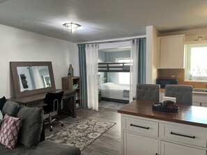 2 chambres, bureau, fer et planche à repasser, Wi-Fi gratuit