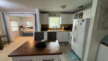 2 slaapkamers, een bureau, een strijkplank/strijkijzer, gratis wifi